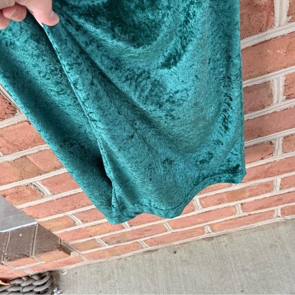 Vintage green velvet high waisted pants. Size Large - Picture 5 of 7